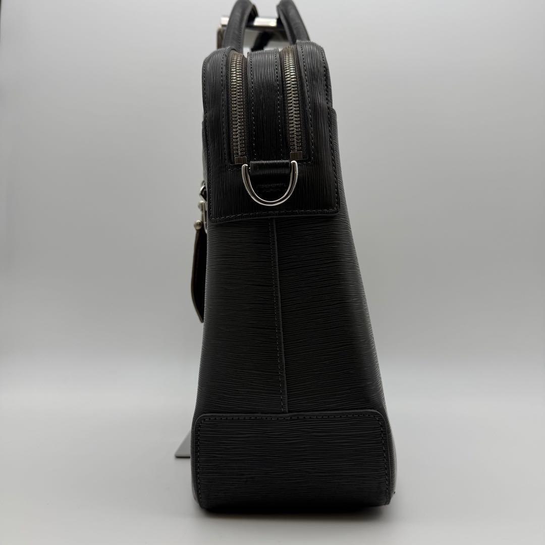 ペッレモルビダ キャピターノ ブリーフケース 2室 オールレザー チャーム付き