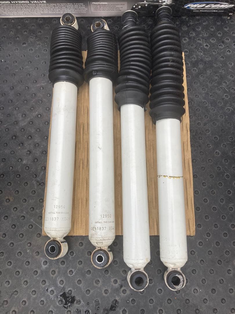 プロコンプ　ES1000 超ロングショック　jb74 4インチ　ジムニー