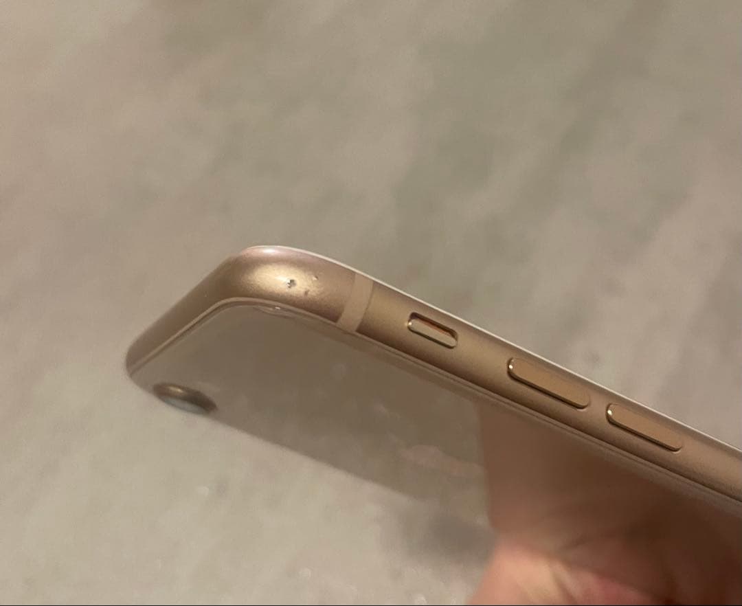 Apple iPhone8 ゴールド