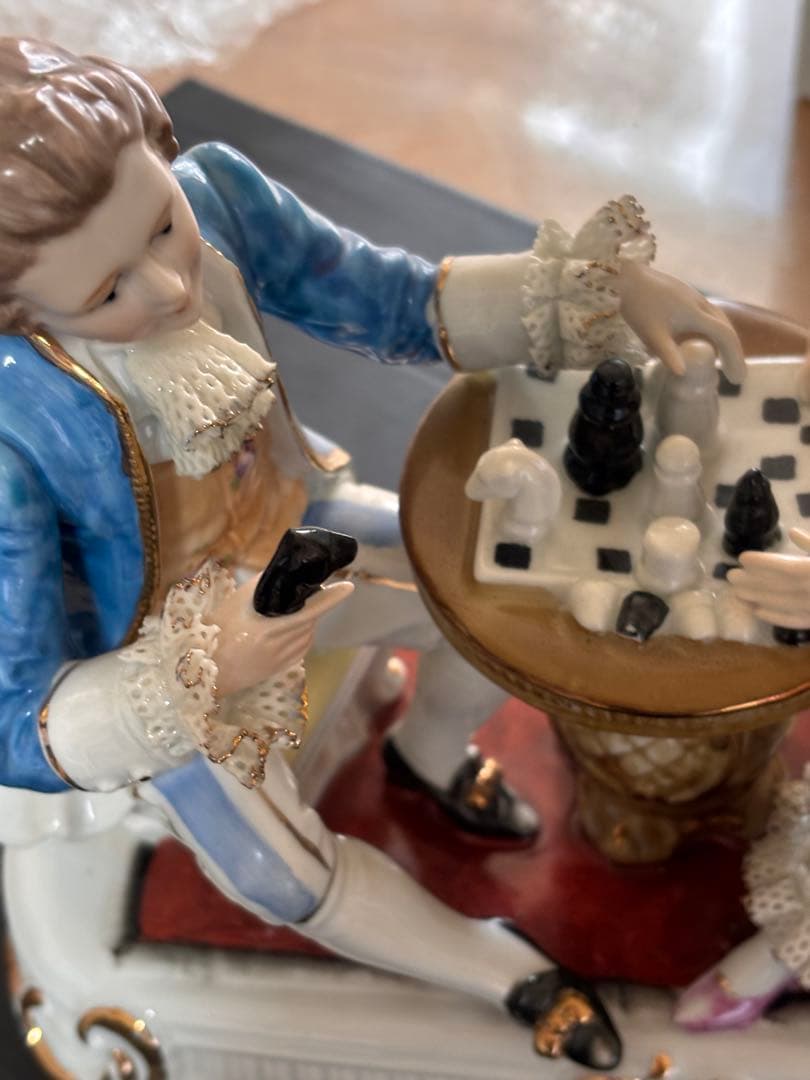 未使用箱あり❣️加藤工芸 レースドール陶器フィギリン チェスを楽しむ男女 大サイズ