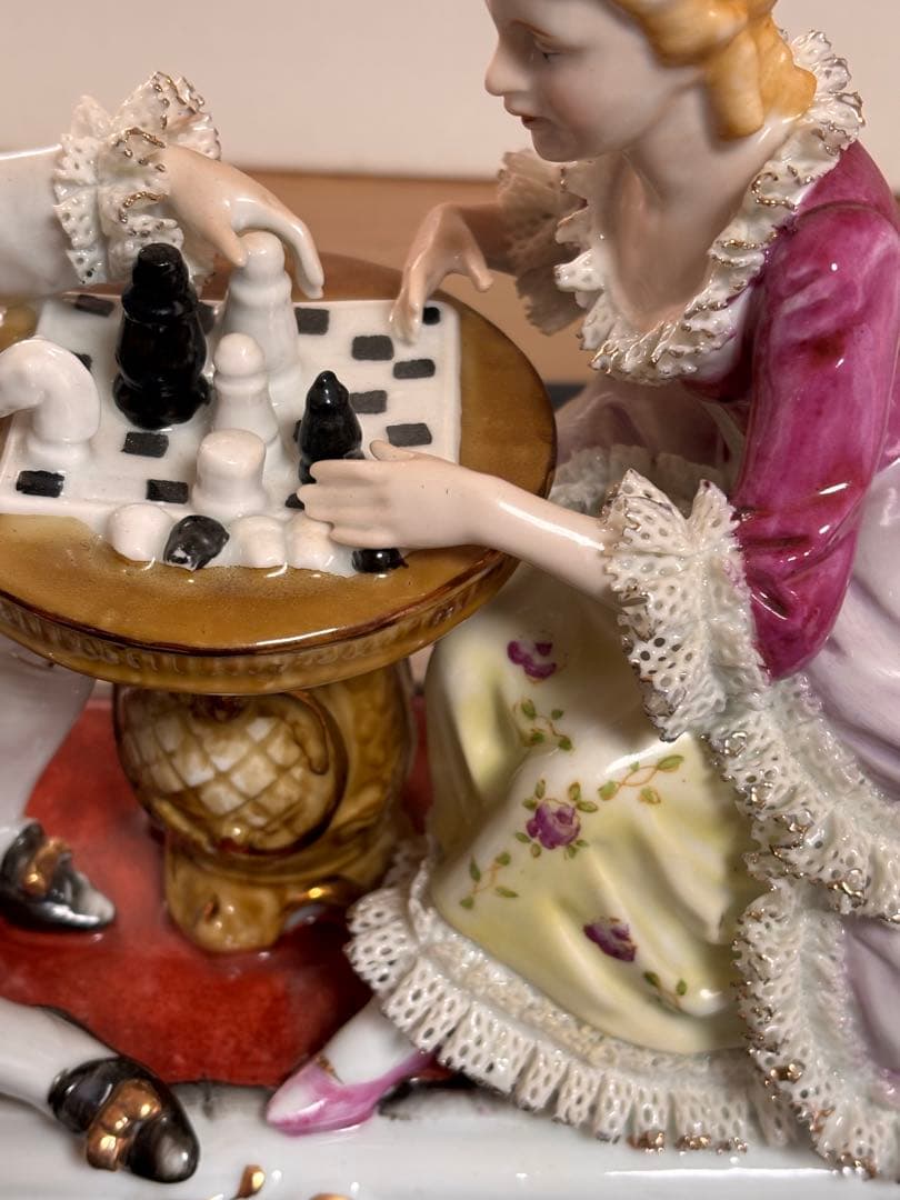 未使用箱あり❣️加藤工芸 レースドール陶器フィギリン チェスを楽しむ男女 大サイズ