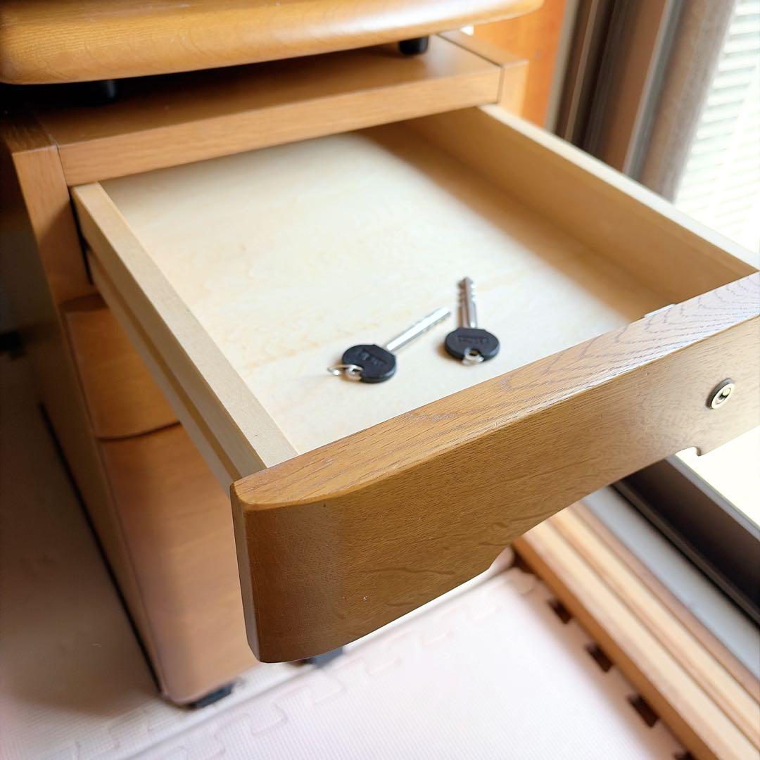 Kishi　机のみ【送料込み】カリモク　学習机　デスクワゴン付き