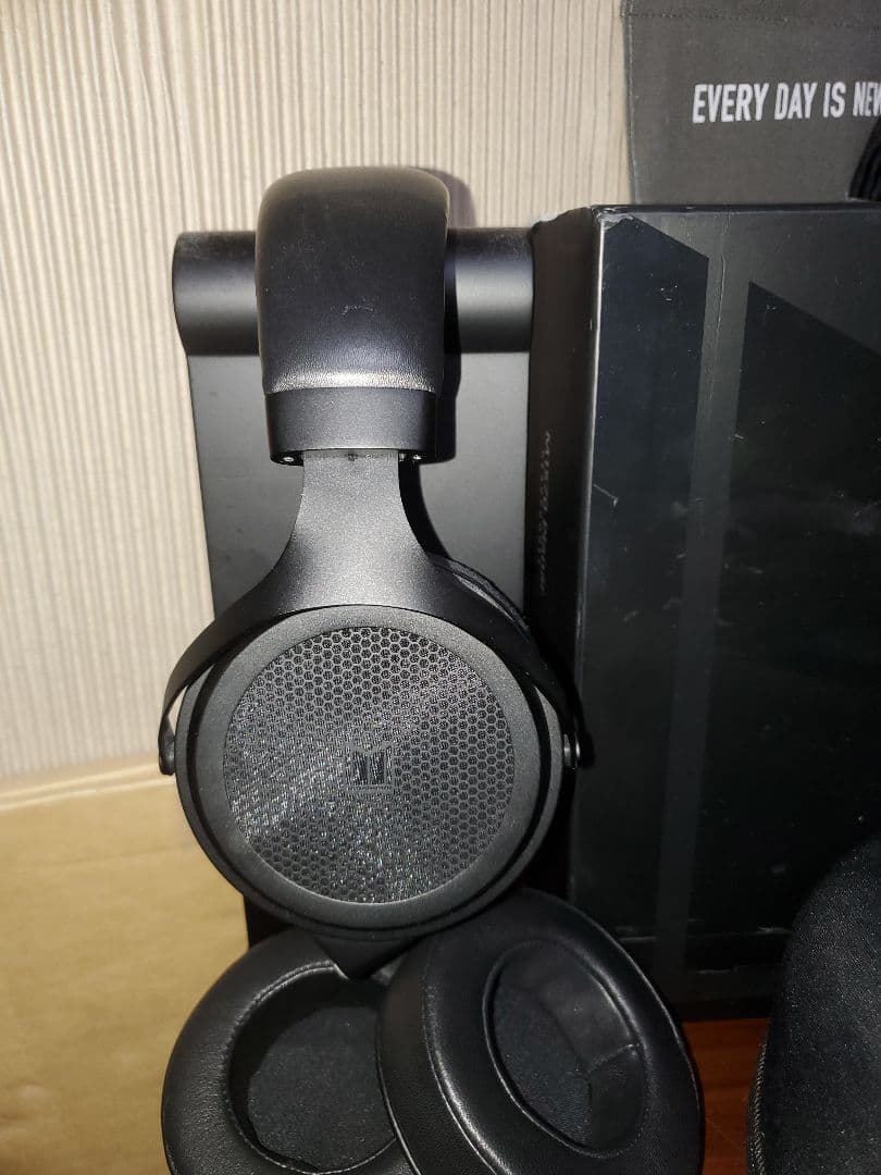 Monolith M1570　平面駆動ヘッドホン　バランスケーブル2種付き ド