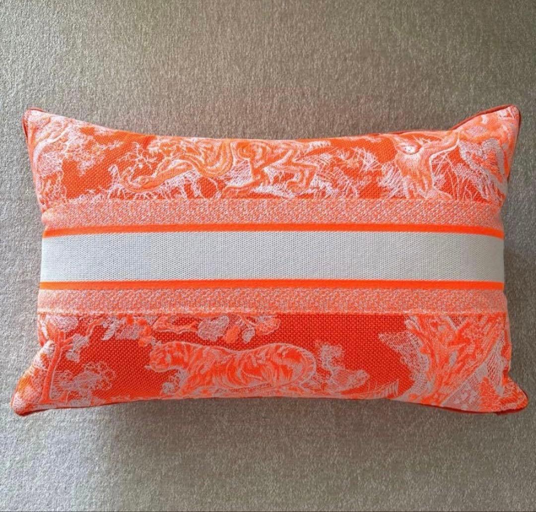Christian dior ネオン　オレンジ　クッション