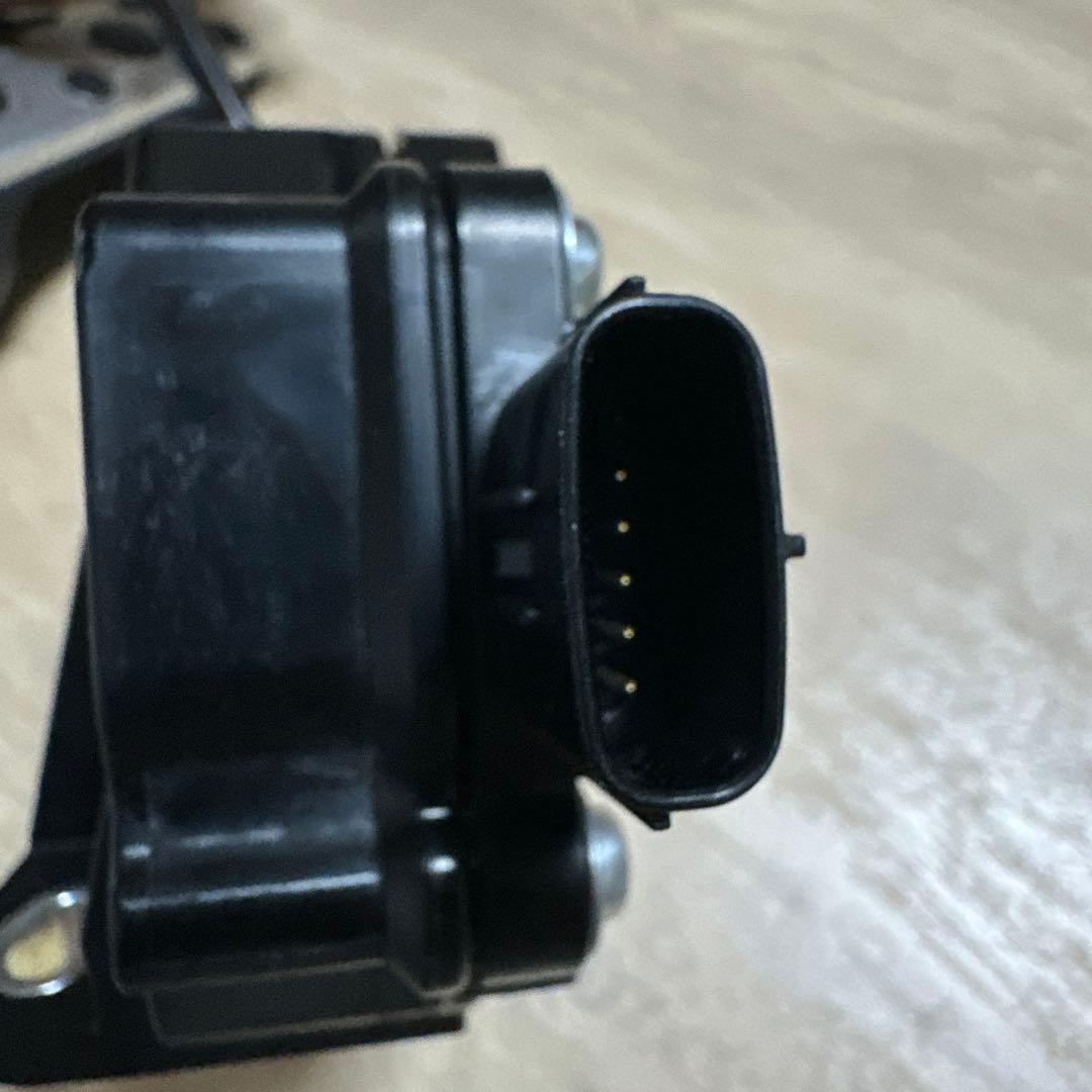 プリウスPHV GRスポーツ 純正アクセルペダル＆アルミブレーキペダルパット2点