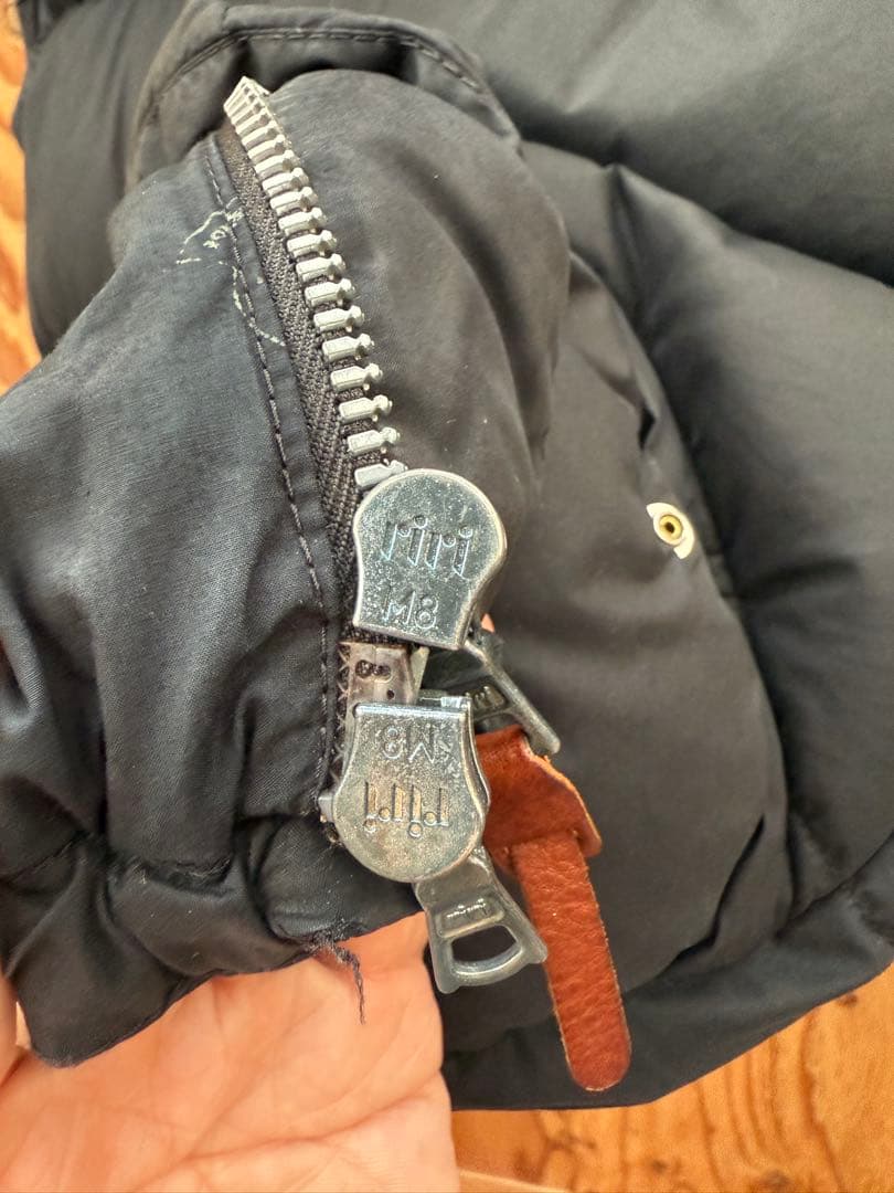 MONCLERV モンクレールV 黒 ベスト サイズ1