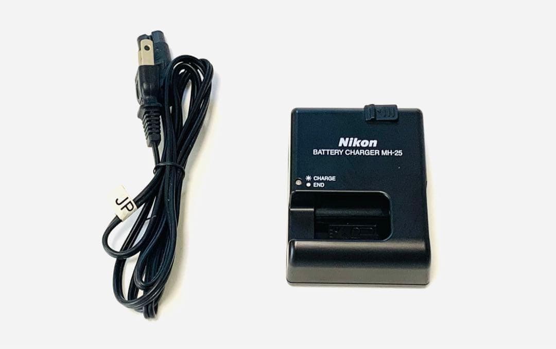 ☆撮影数220回以下☆Nikon D7200ボディMB-D15＆VRレンズセット