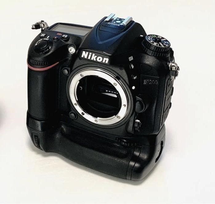 ☆撮影数220回以下☆Nikon D7200ボディMB-D15＆VRレンズセット