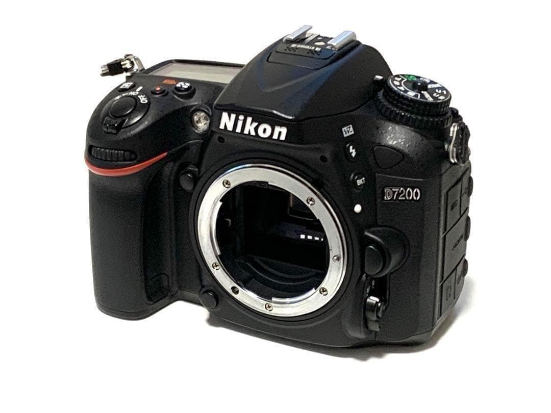 ☆撮影数220回以下☆Nikon D7200ボディMB-D15＆VRレンズセット