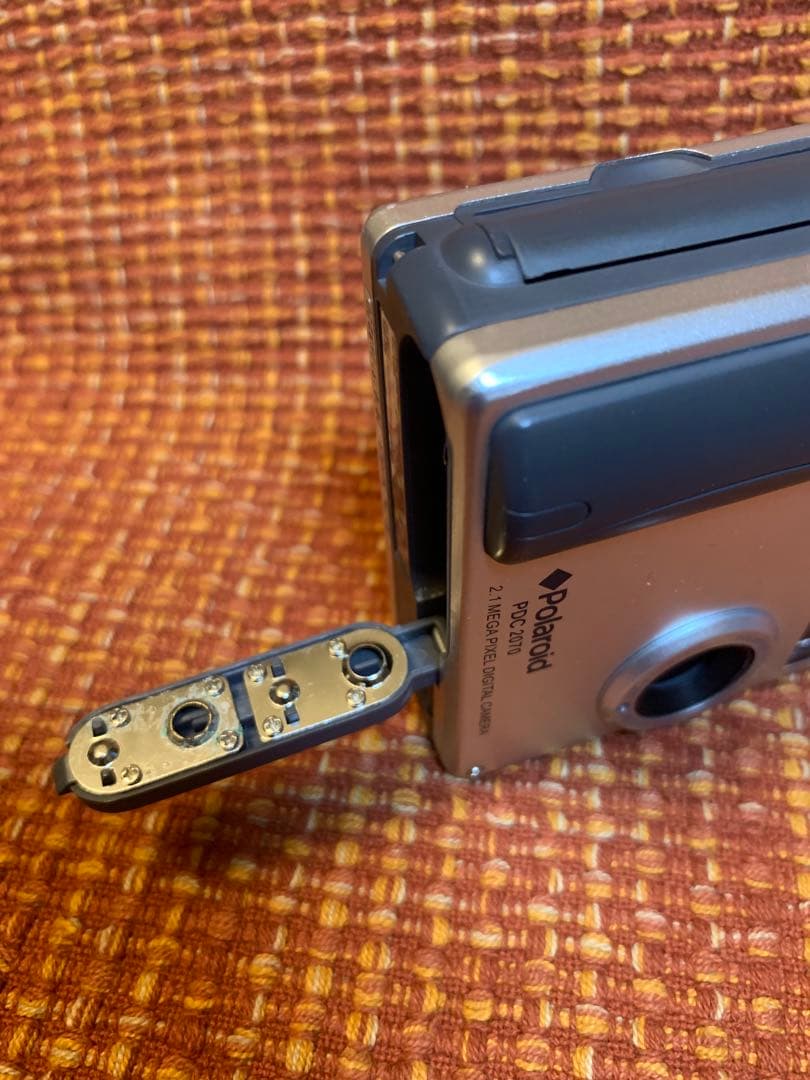 完動品　Polaroid PDC 2070 デジタルカメラ 2.1メガピクセル