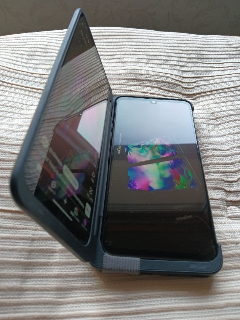 LG G8 ThinQ デュアルスクリーン付き