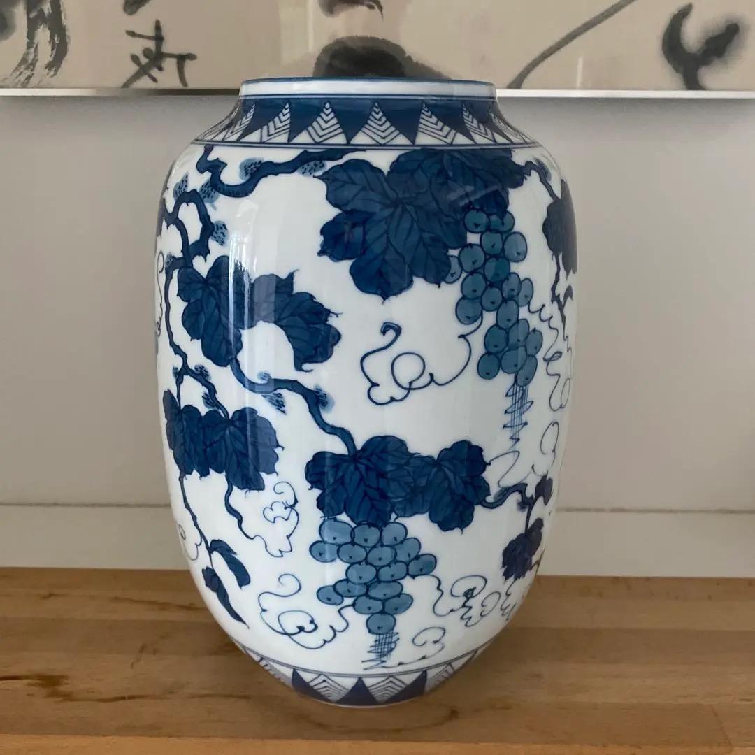 舘林喜助　染付葡萄絵　花瓶