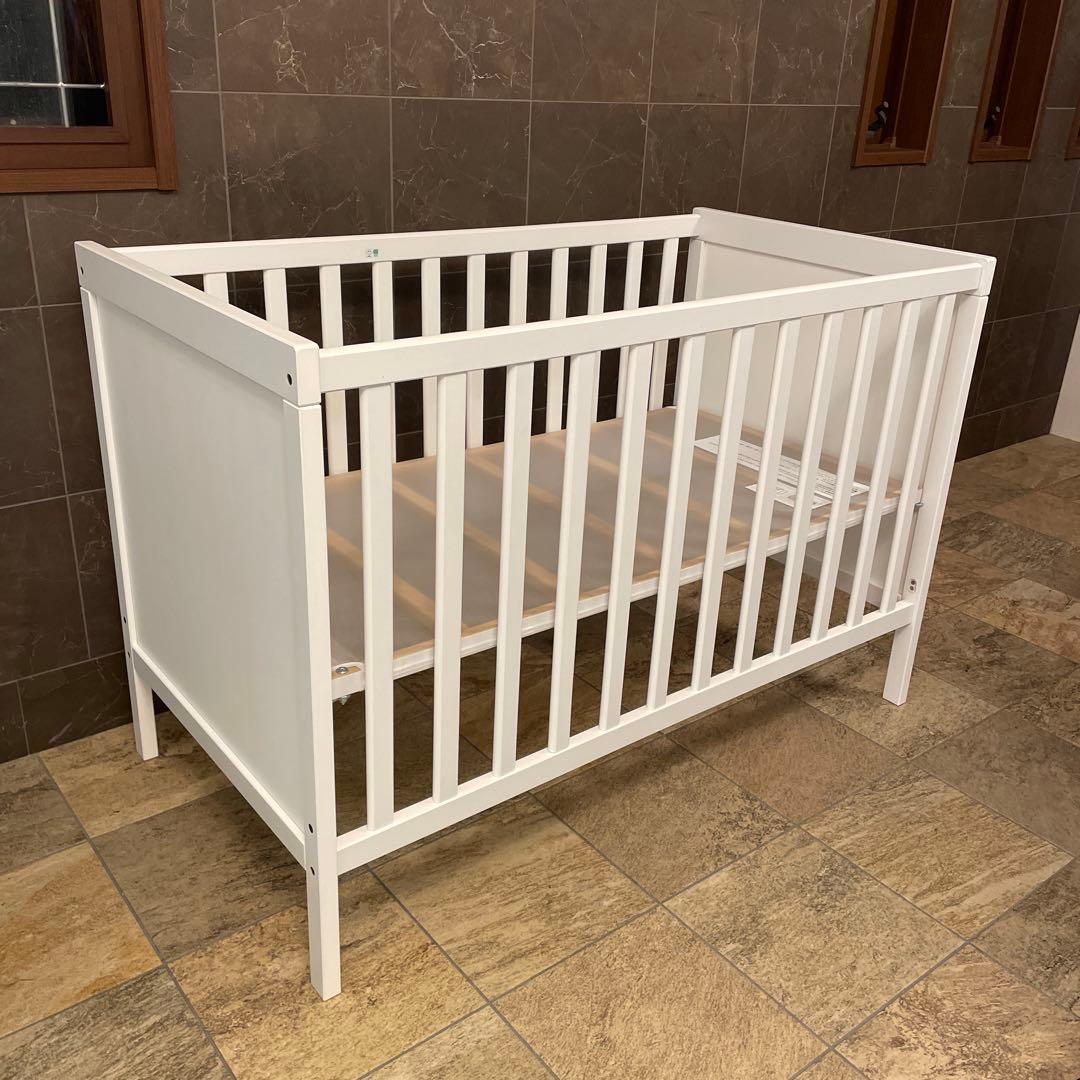 ベビーベッド⭐︎イケア　SUNDVIK マットレス、ベッドバンパー、シーツセット