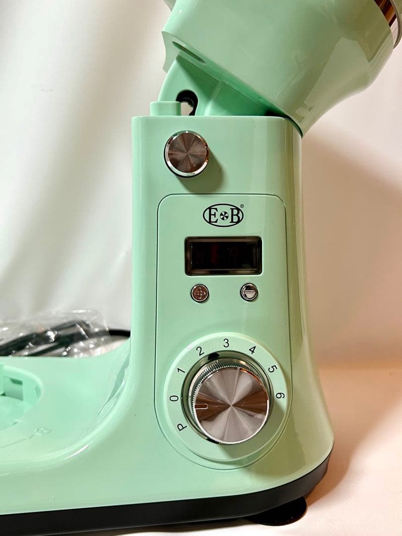 スタンドミキサー 6L大容量 三種類アタッチメント付き六段階速度調節 一台三役