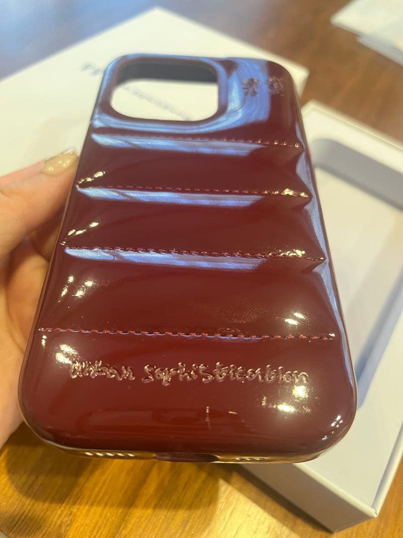 【urban sophistication】iPhone16Proダークチェリー