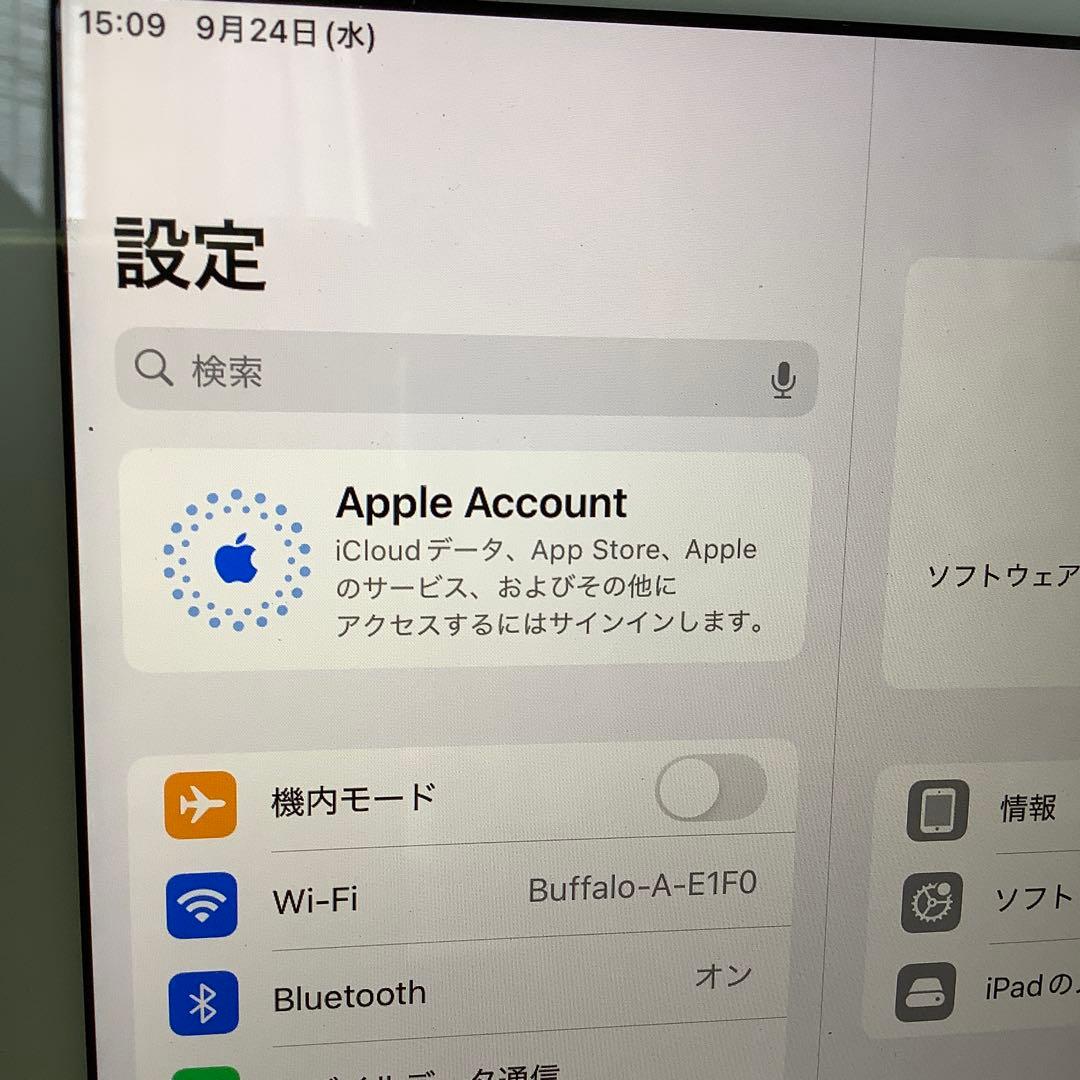 iPad 第7世代32G wifi+sim AU バッテリー100％1回