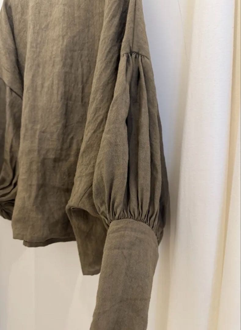 【新品未使用】ito fukuoka スタンドカラーボリュームスリーブトップス