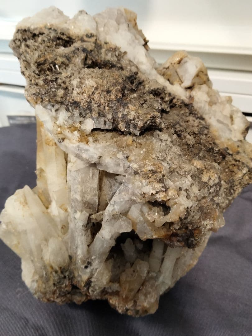 長野県　天然水晶　栗生水晶山産　骸晶水晶　水晶　原石　2.8キロ　大サイ