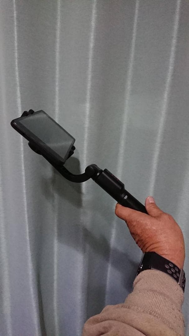 5段階伸縮可能なスマホジンバル兼自撮り棒 920mAhバッテリー付き