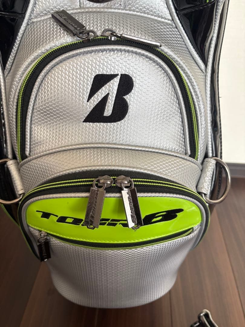 ブリヂストンTOUR B シルバーキャディバッグ
