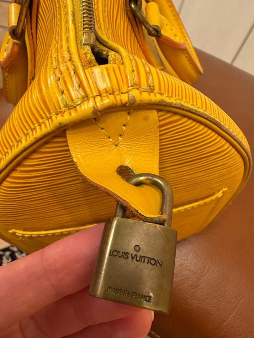 エ*可様 Louis Vuitton エピ　イエローハンドバッグ