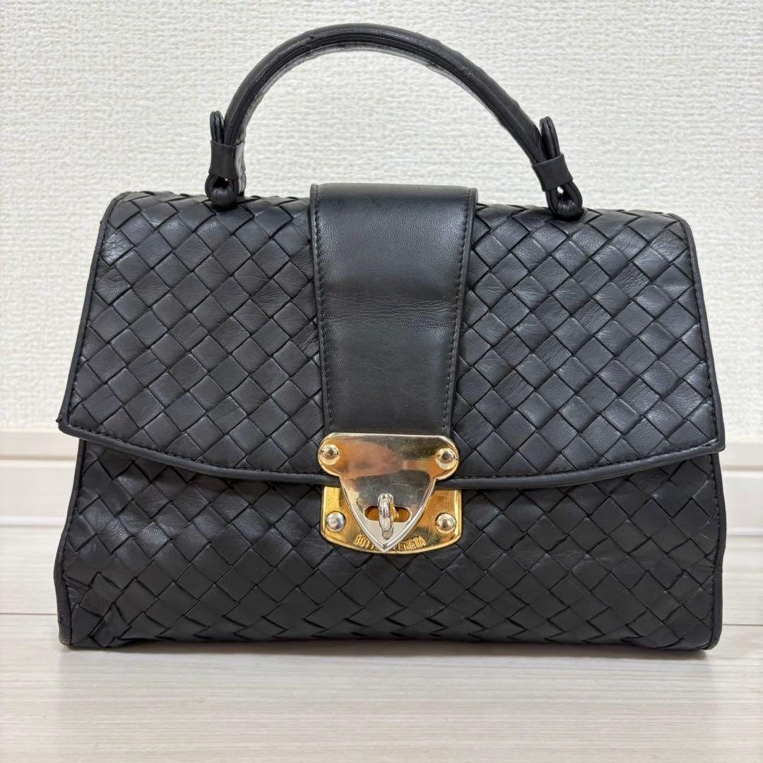 ボッテガヴェネタ イントレチャート ワンバンドルバッグ ターンロック ブラック