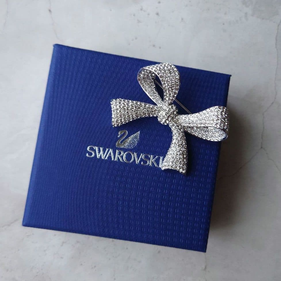 ちー　SWAROVSKI　スワロフスキー　ブローチ　リボン