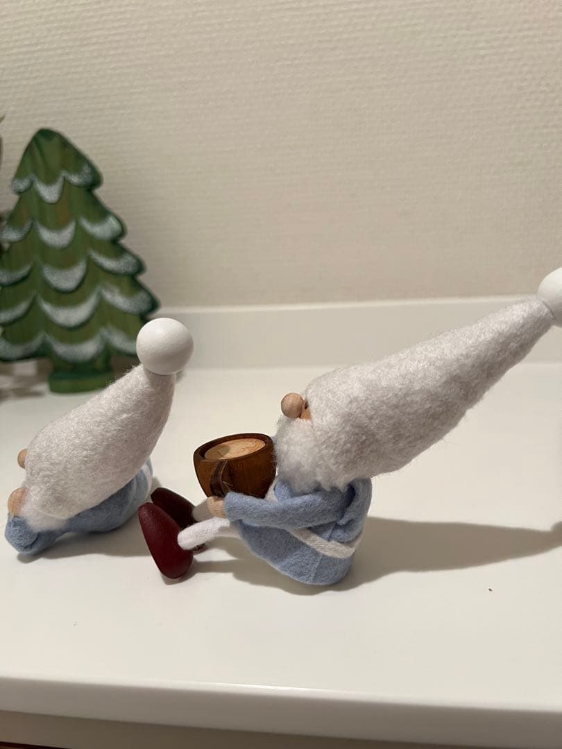 ノルディカニッセ 横たわり肘をつくサンタ&ククサを持ったサンタ