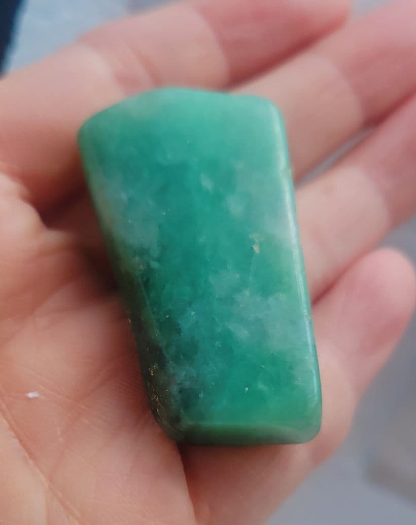 糸魚川ろうかん翡翠原石　A01