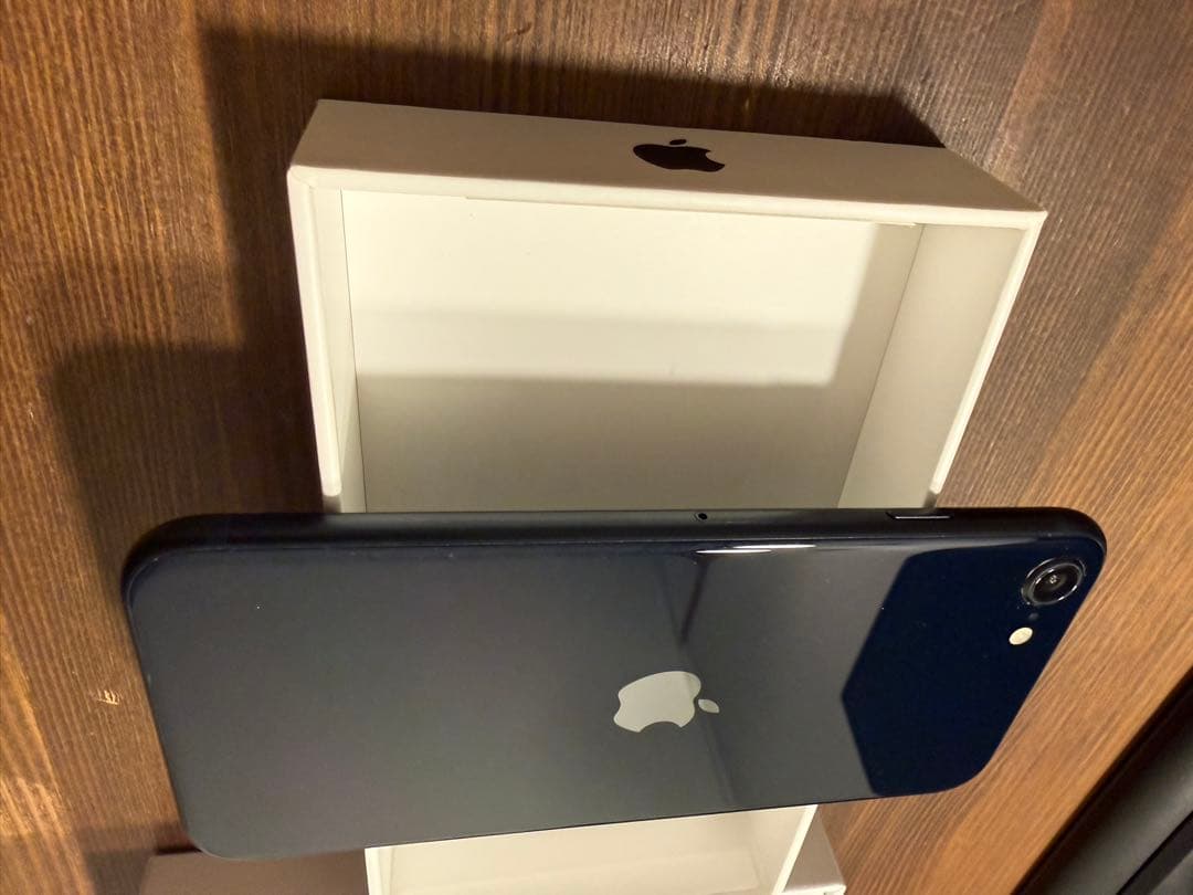 Apple iPhone SE第３世代 ミッドナイト　黒　ブラック