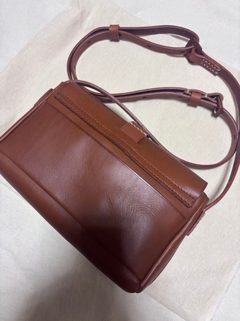 genten サドルベルト ヌオーバ 横型コンパクトショルダーバッグ　チャ