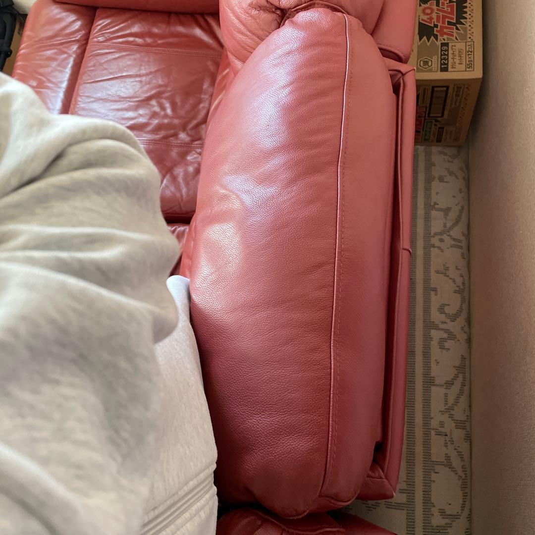 赤いレザー3人掛けソファ　リクライニング付き