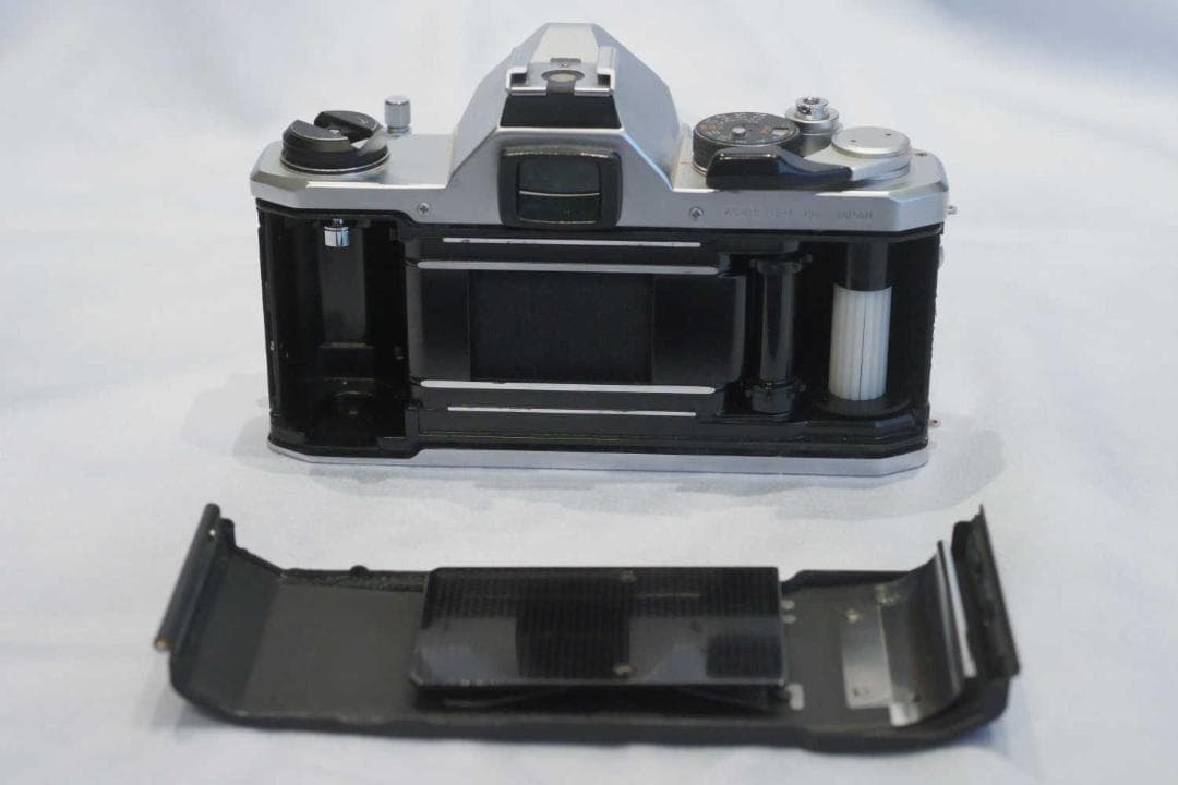 PENTAX MXとパンケーキ40ミリレンズ　どちらも難あり