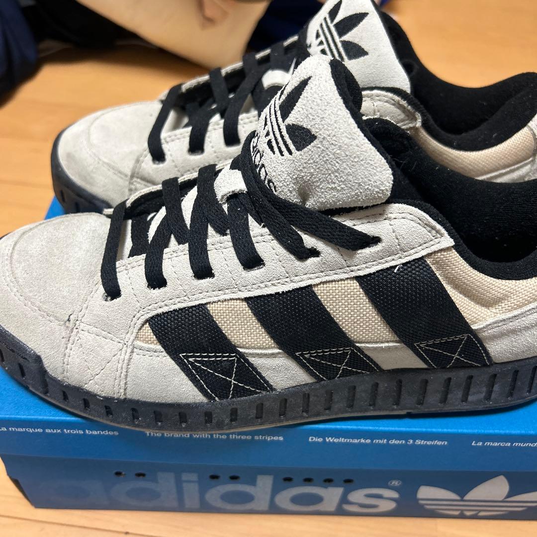 シューズ adidas LWST
