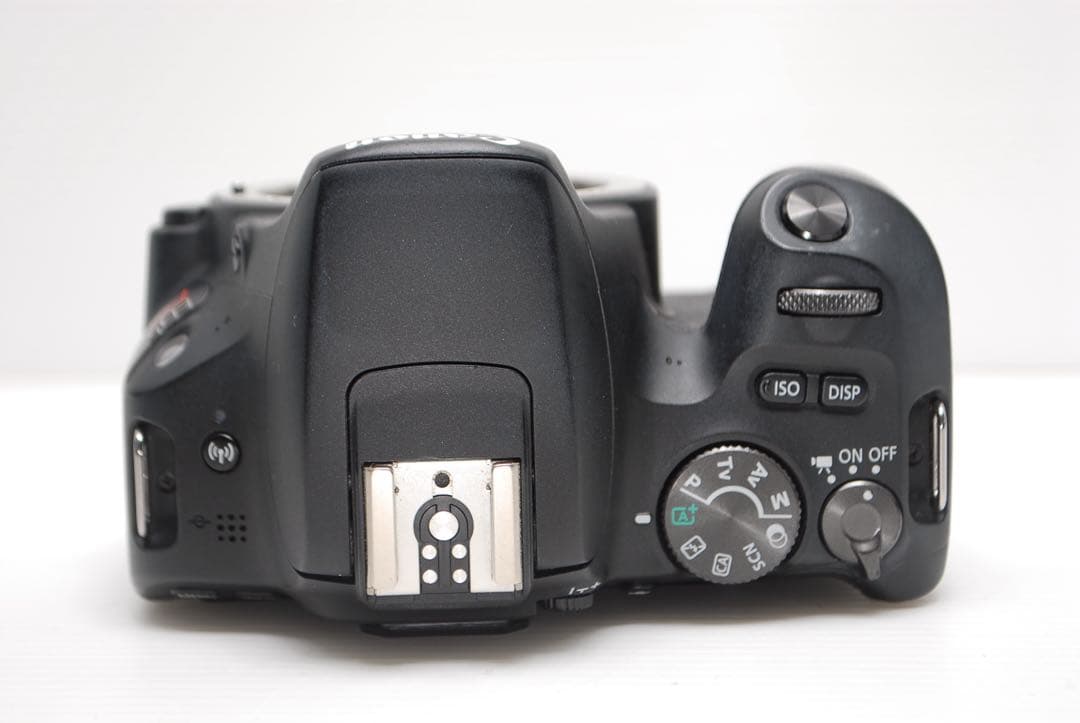 ✨手ぶれ補正付きで初心者安心✨Canon kiss X9 軽量モデル 美品