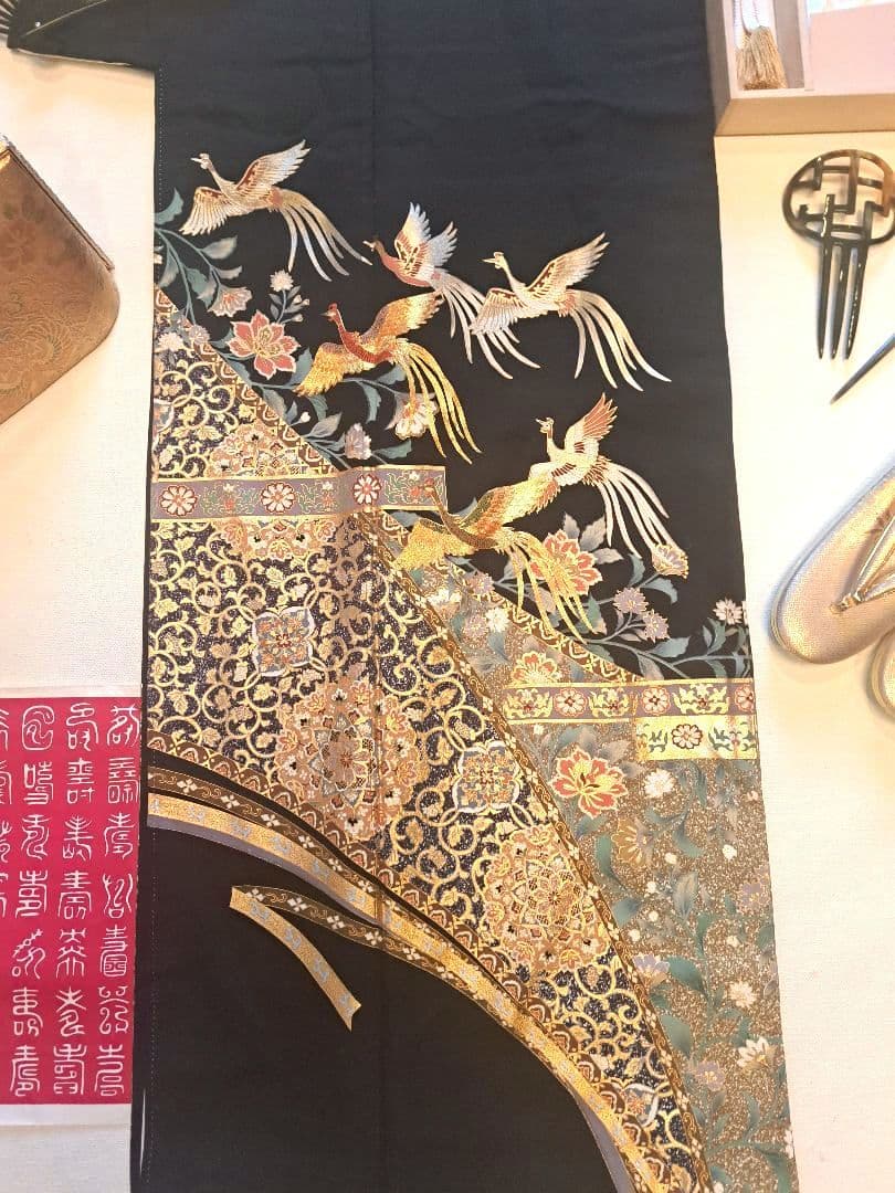 美品❇️さが美扱い　相良刺繍　金銀彩　 黒留め袖 　比翼仕立て　５つ紋フルセット