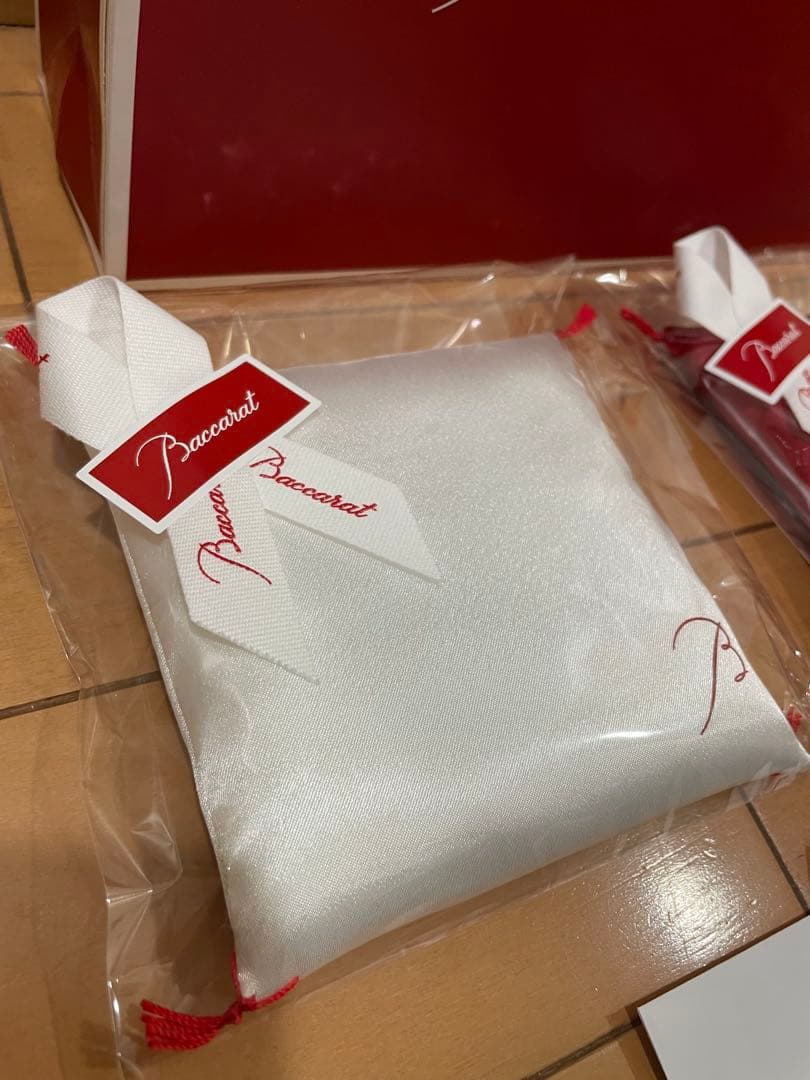 最新版　Baccarat バカラ　座布団　赤色　白色　まねき猫用　ダルマ用