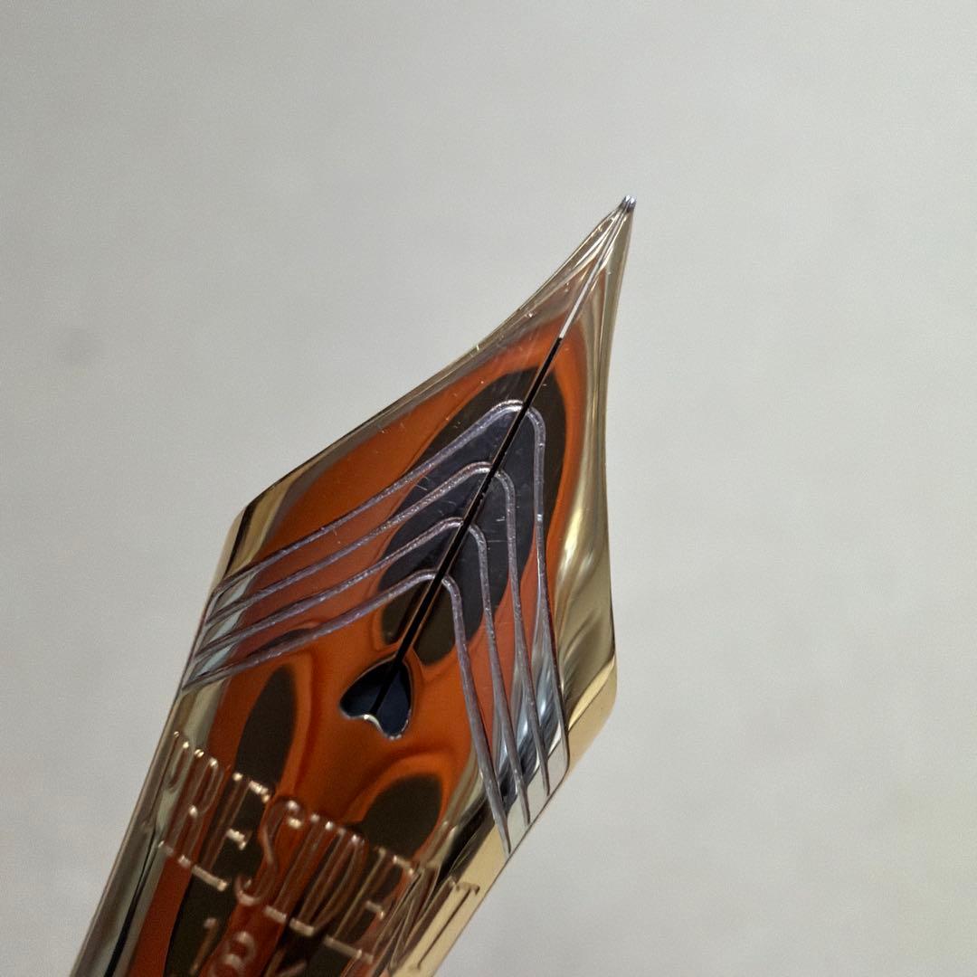 PLATINUM プラチナ 万年筆 プレジデント レッド軸 UEF 18k