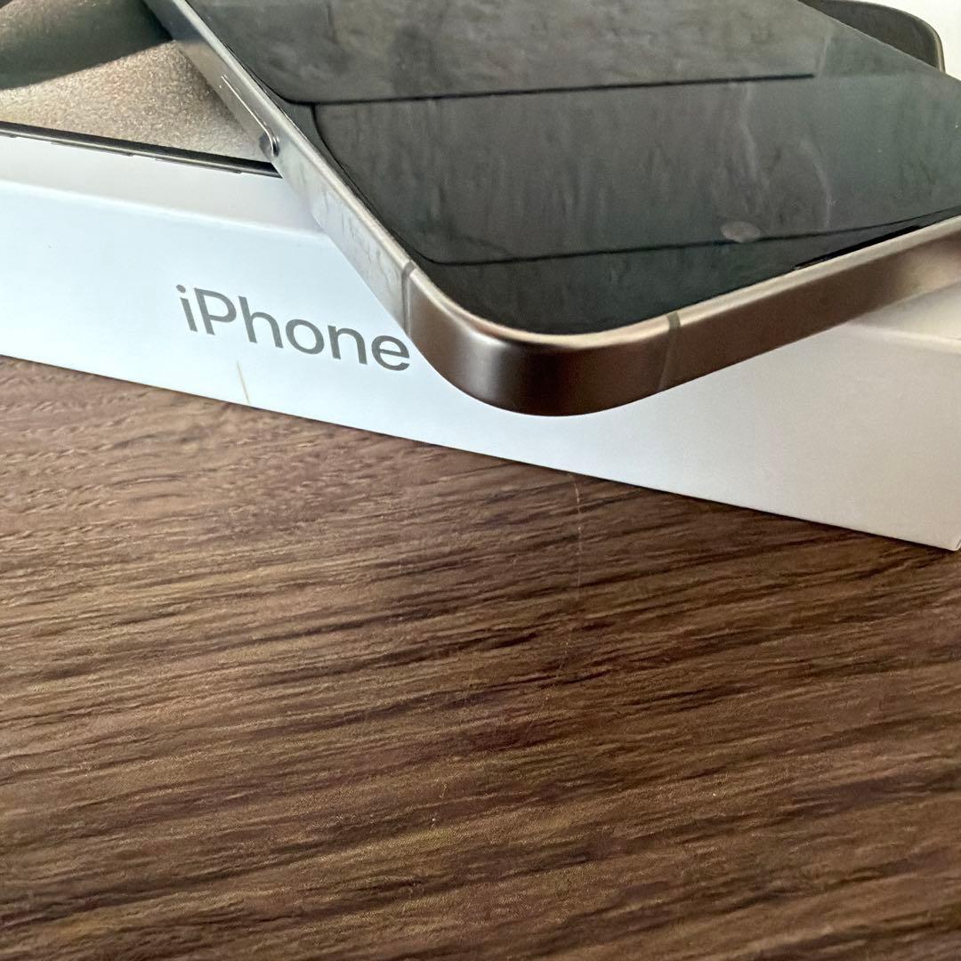 iPhone 15 Pro 本体 ナチュラルチタニウム　256GB