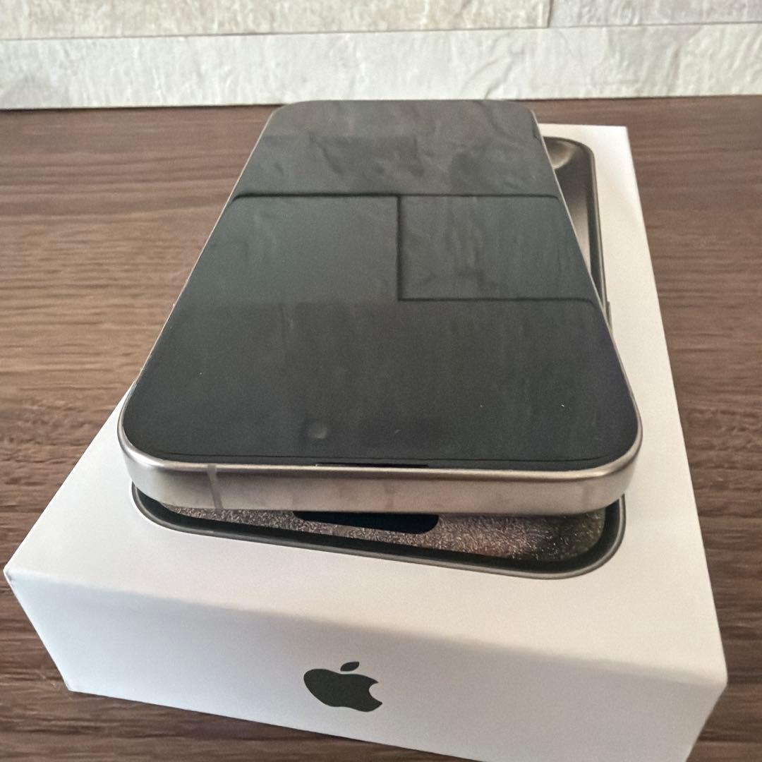 iPhone 15 Pro 本体 ナチュラルチタニウム　256GB