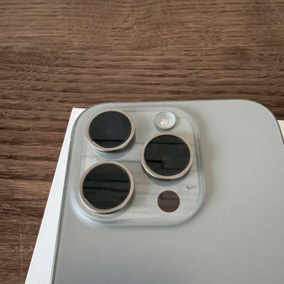 iPhone 15 Pro 本体 ナチュラルチタニウム　256GB