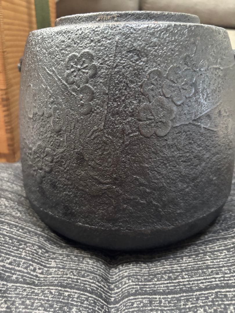 鋳鉄製 花模様 茶釜
