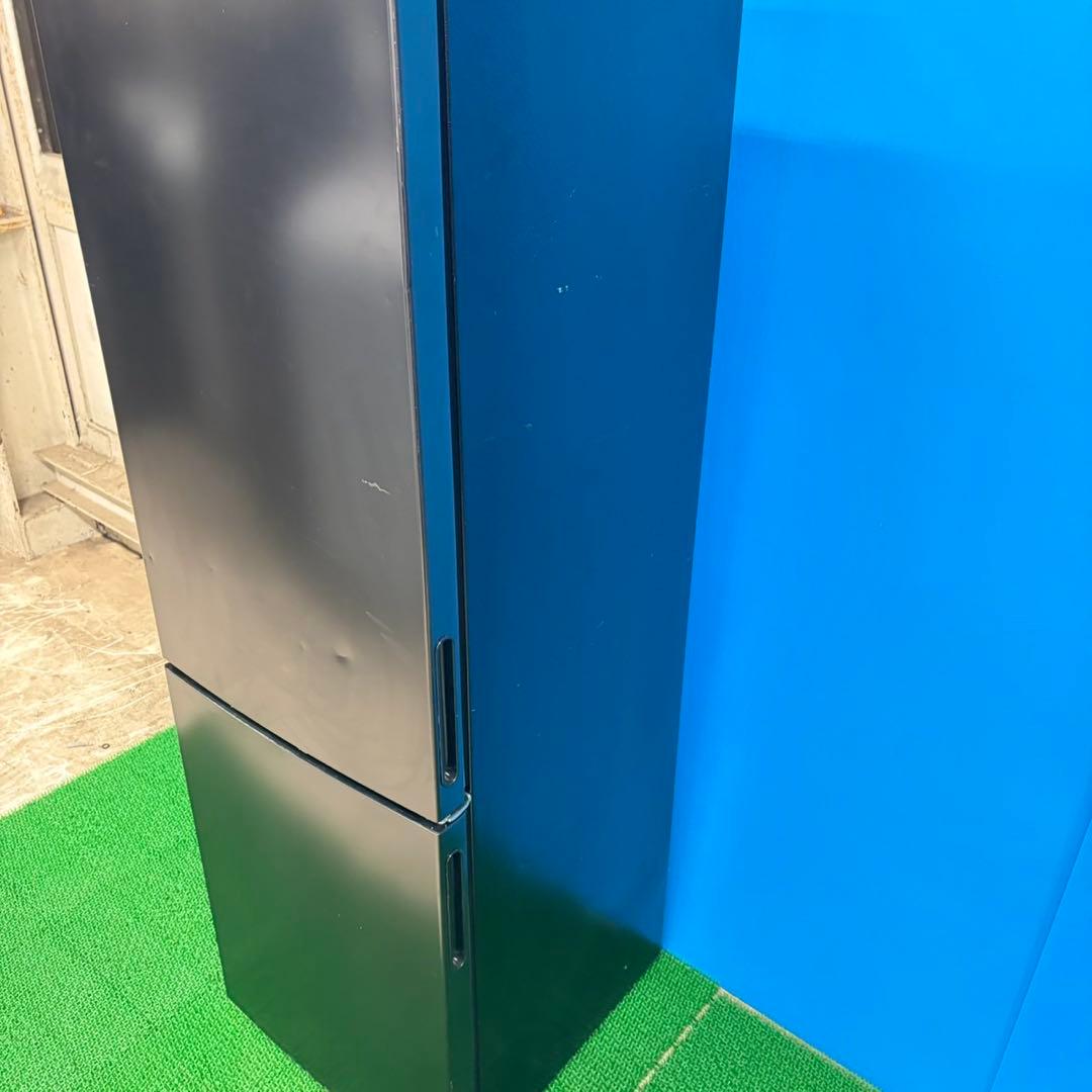 607 極美品　冷蔵庫　200L弱　一人暮らし　右開き　スリムデザイン