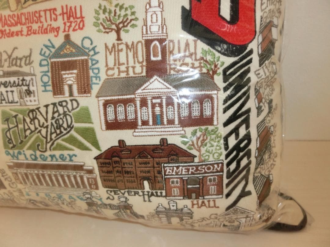 新品・未使用品　ハーバード大学 クッション　アメリカ土産