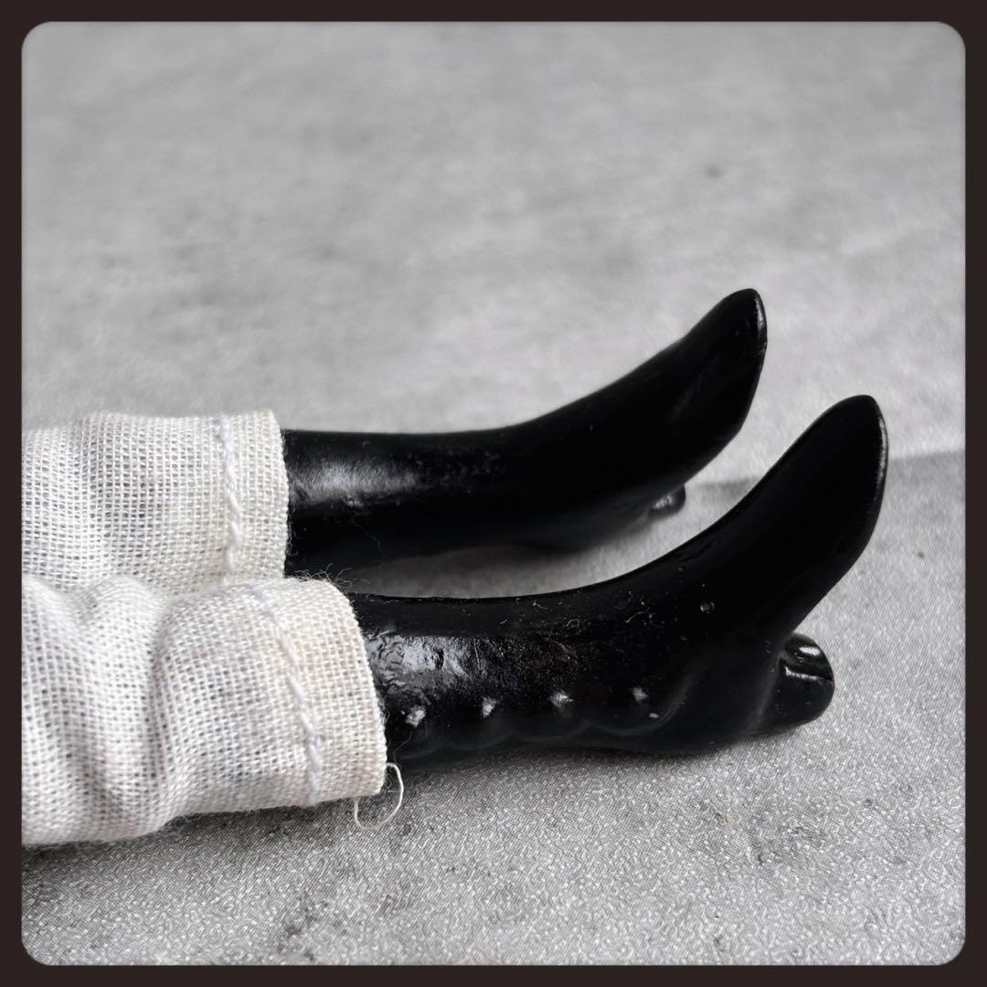 ヴィンテージ リボンの少女のビスクドール