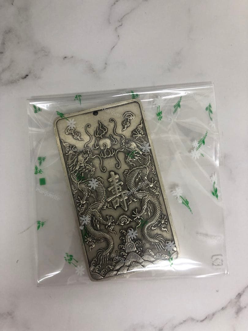 中国 骨董品 ドラゴン彫刻の銀色アート作品 135g 寿 刻印あり 縁起物 守り