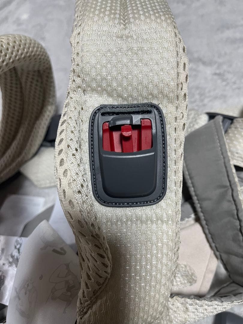 ベビービョルン　ハーモニー メッシュ抱っこひも ベージュ