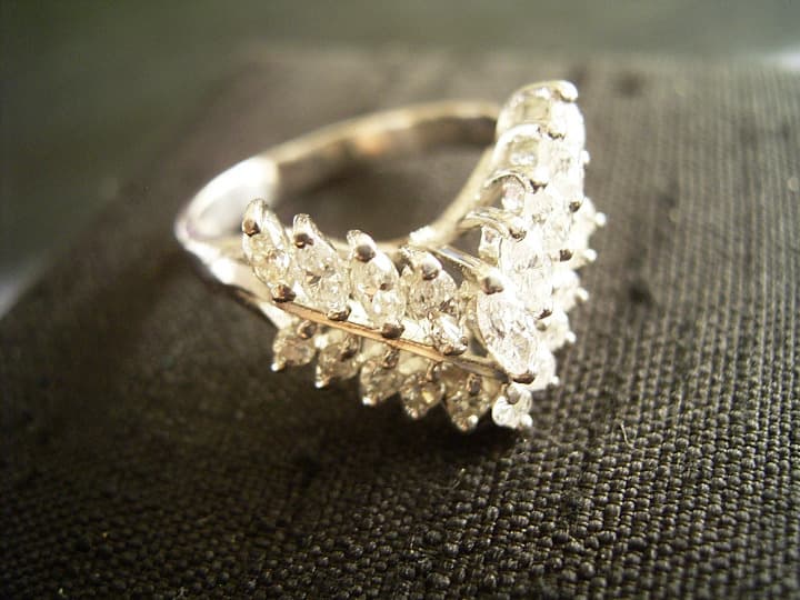 ヴィンテージプラチナ９００天然ダイヤモンドⅤ字リングダイヤ0.47ct0.25c