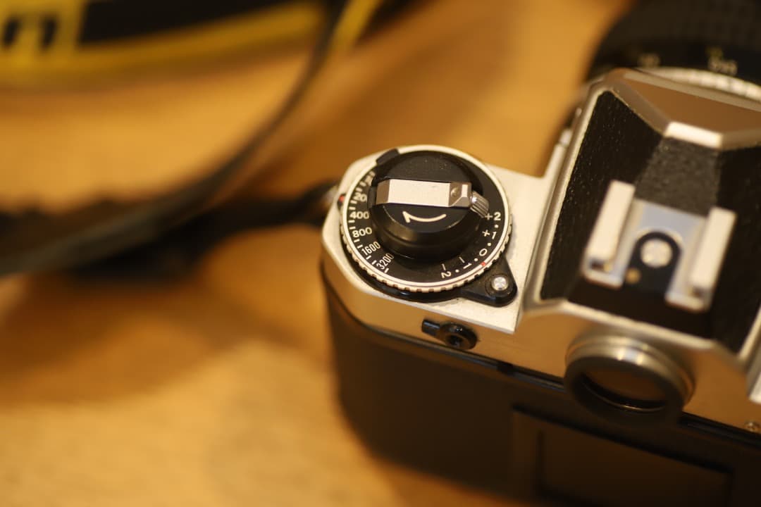 Nikon FE + NIKKOR 50mm f/1.8 レンズ付き　ニコン