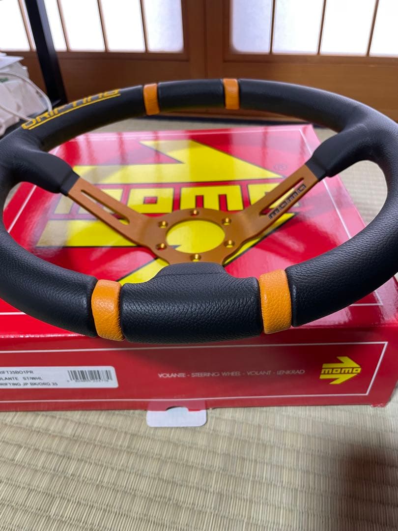 momo DRIFTING ステアリング　φ35 ディープコーン